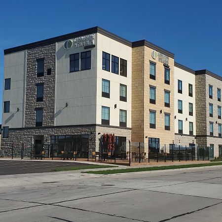 Cobblestone Hotel & Suites - Two Rivers Екстериор снимка