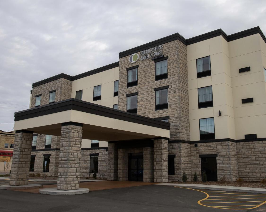 Cobblestone Hotel & Suites - Two Rivers Екстериор снимка